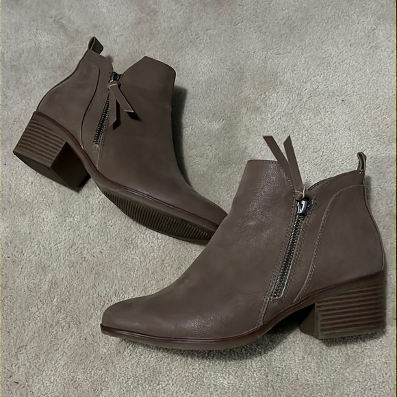 Brown / Taupe Faux Leather Booties - Picture 9 of 9